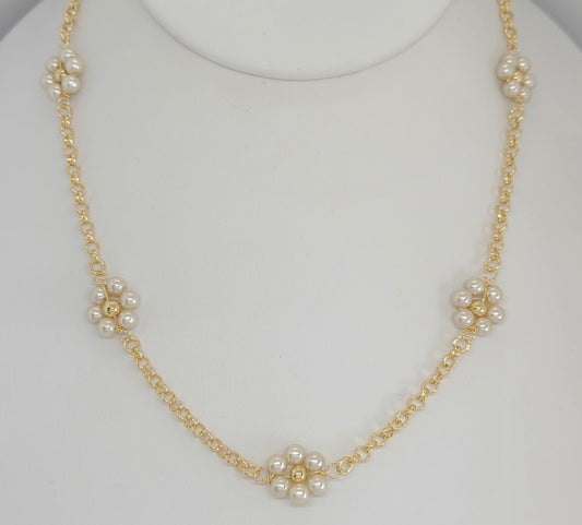 White Daisy Necklace
