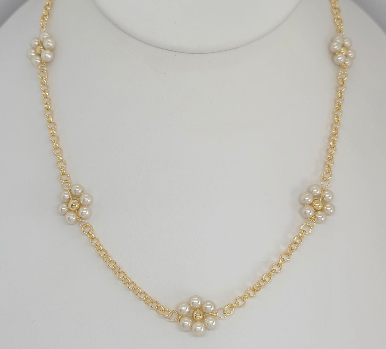 White Daisy Necklace